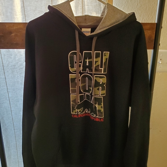 Gildan Other - ‼️SOLD‼️ NWOT California Republic Camo Pullover Hoodie